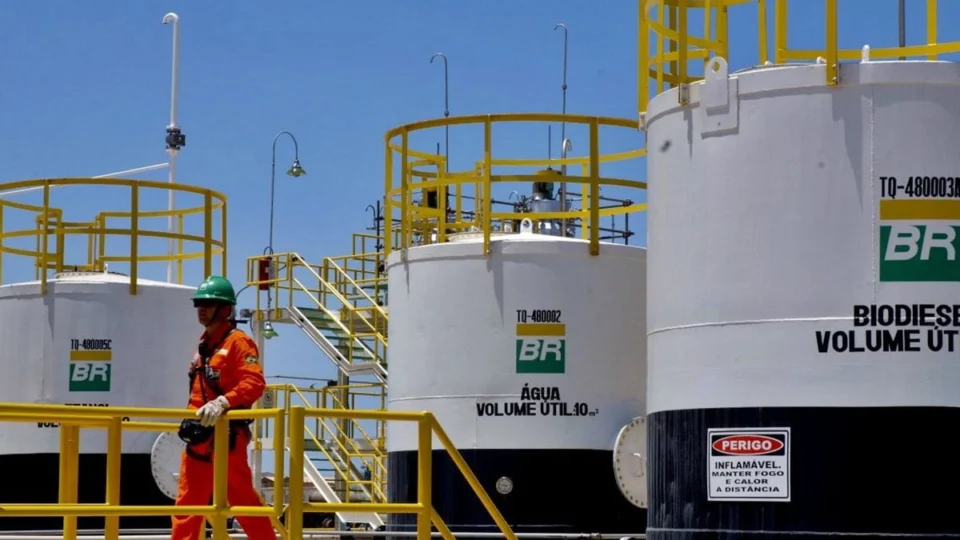 “Tributos imprescindíveis” não podem financiar o lucro de acionistas da Petrobras, diz ministro de Minas e Energia