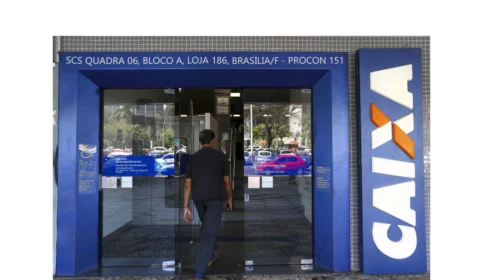 Caixa libera empréstimo de até R$ 1 mil para quem está negativado