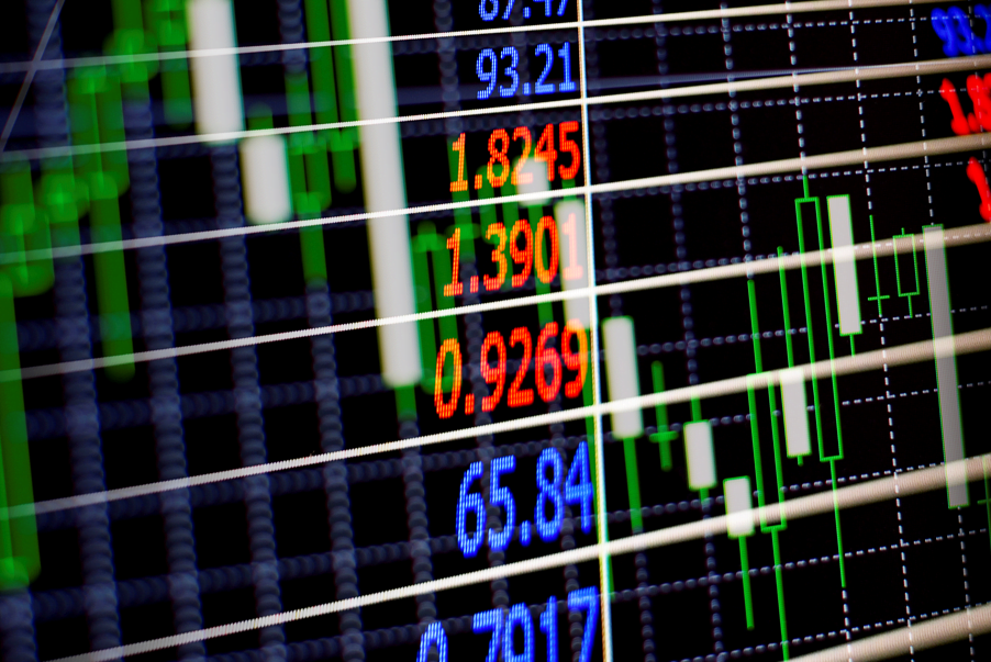 Mercados globais operam mistos com trégua no Oriente Médio e impulso de chips