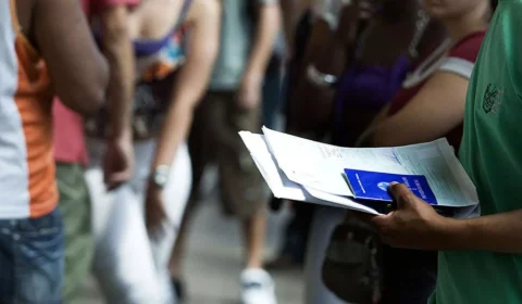 Desemprego recua para 5,4%, menor taxa desde 2012