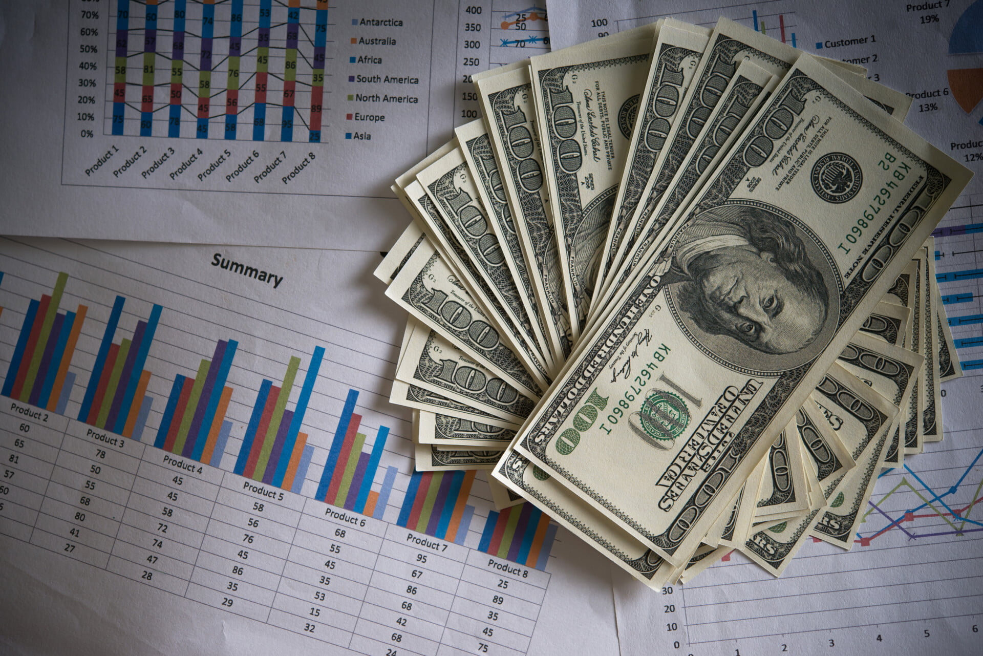 Dólar cai e Bolsa avança após anúncio de acordo de paz entre EUA e Irã