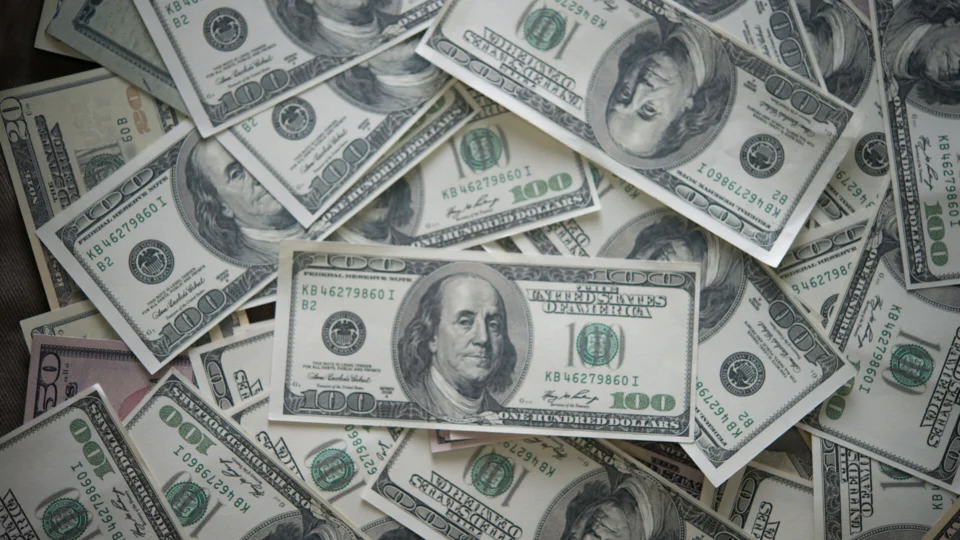 Real tem o melhor desempenho frente ao dólar entre 32 moedas globais