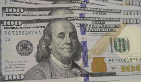 Dólar cai a R$ 5,08 com emprego mais fraco nos EUA e Bolsa recua pelo 2º dia