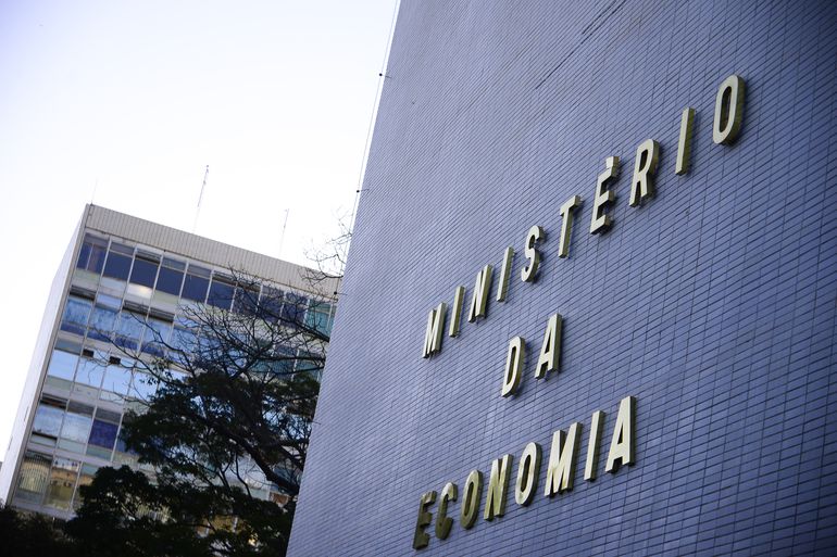 benefícios previdenciários, despesas urgentes, Ministério da Economia, PEC da Transição, novo bloqueio, orçamento para 2023, Paulo Guedes, economia do Brasil, orçamento para 2023, orçamento secreto, imóveis federais, Economia em apuros, governo federal registra déficit primário, contas públicas, estado de calamidade, orçamento de 2023, LDO