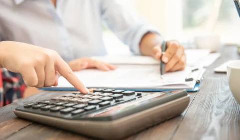 Pelo 9º mês consecutivo, número de endividados bate recorde, atingindo 68,4 milhões de pessoas. Do total,  83% não dormem bem por causa de dívidas