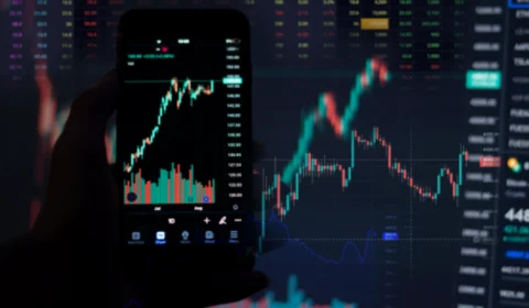 Ibovespa cai por preocupação com economia chinesa e inflação no radar