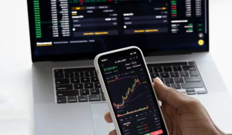Futuros dos EUA sobem enquanto investidores avaliam pistas sobre aperto monetário no país