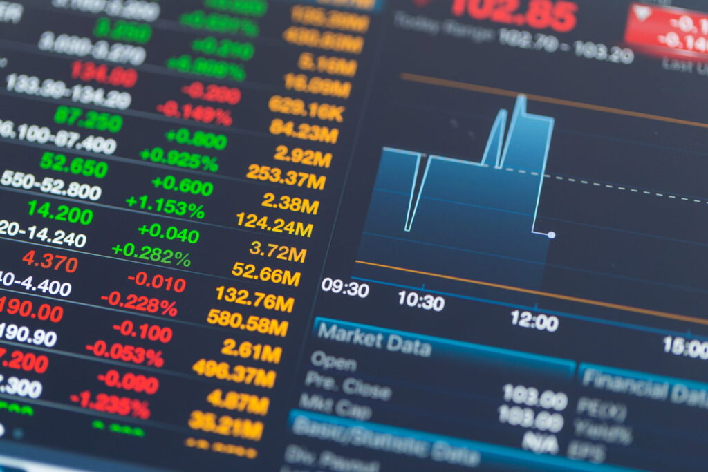 Mercados globais avançam com encontro Trump-Xi e ações de TI no radar