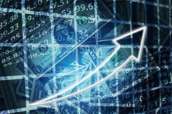Dólar sobe, e Bolsa fecha estável com tarifas dos EUA e tensão no Oriente Médio