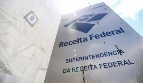 Bolsonaro anuncia que atendeu pedido de isenção de impostos feito por pastores