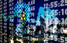 Bolsa brasileira bate recorde e dólar cai para perto de R$ 5