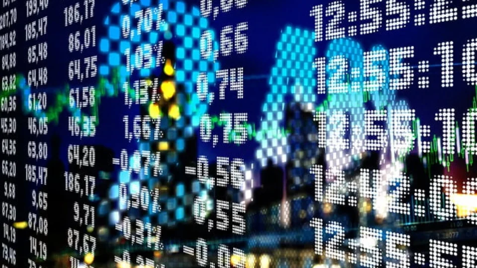 Puxado por bancões e limitado por Vale e Petrobras, Ibovespa sobe 0,68%, aos 129 mil pontos