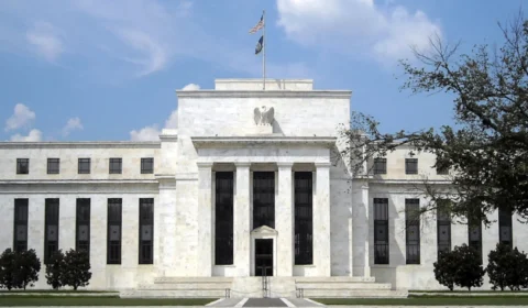 Fed eleva juro em 0,5 ponto percentual e inicia redução do balanço patrimonial em junho