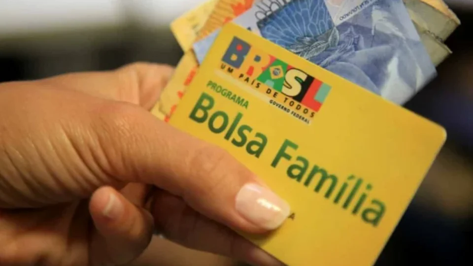 Quase metade dos beneficiários do programa Auxílio Brasil vota em Lula