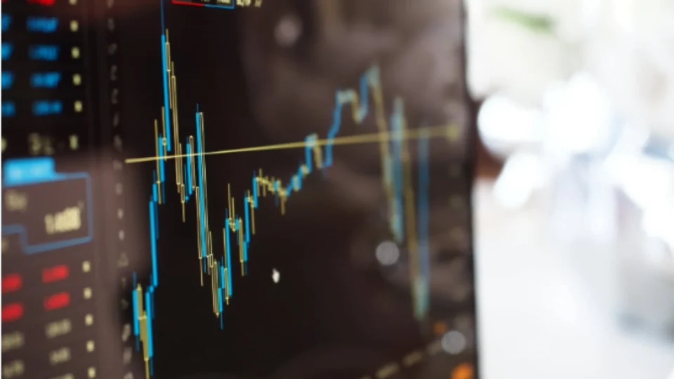 Ibovespa encerra pregão em baixa de 0,26%, aos 125.626 pontos, repercutindo a ata do Fed