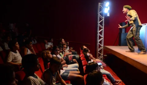Veto de Bolsonaro à Lei Aldir Blanc retira dinheiro da cultura e da economia do país