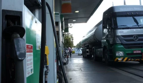 Abicom afirma que risco de desabastecimento de diesel diminuiu