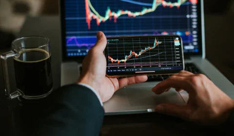 Depois do feriado de Finados, Ibovespa tem alta expressiva de 2,70%, e atinge 118.159 pontos