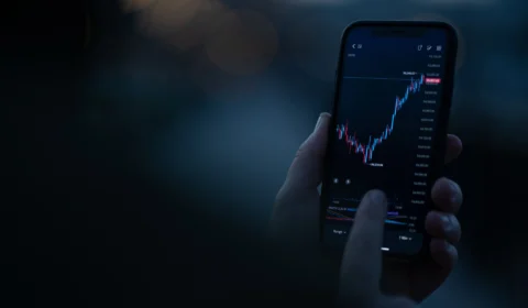 Ibovespa fecha estável aos 110 mil pontos em sessão marcada por ata do Fed