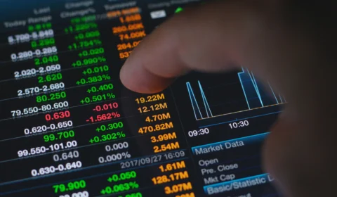 Após anúncio do Fed sobre aumento de juros, índices futuros dos EUA recuam