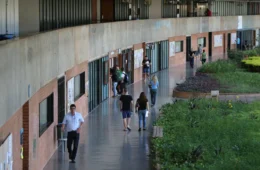 45 de 52 universidades brasileiras caem em ranking internacional