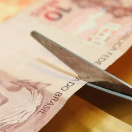 Governo bloqueia R$ 22,1 bi do Orçamento de 2026