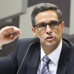 Daniel Vorcaro ficou mais de uma hora no BC em reunião com Campos Neto