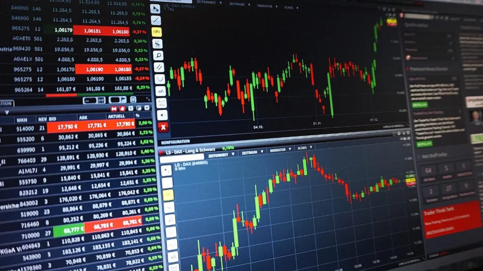 Índices futuros e bolsas da Europa em alta com expectativa de fim do ciclo dos juros altos nos EUA