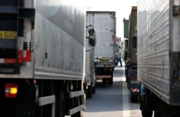Mobilização dos caminhoneiros obriga Senado a aprovar MP do Frete