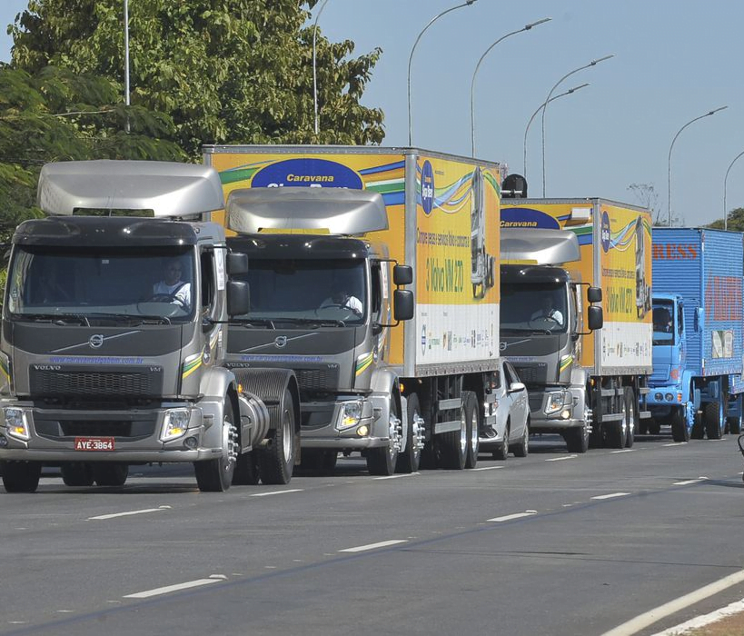 Caminhoneiros ameaçam greve nacional após alta do diesel