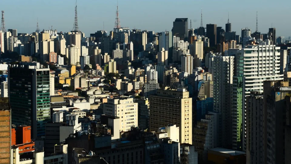 Déficit habitacional atinge menor patamar desde 2016 no Brasil, aponta relatório