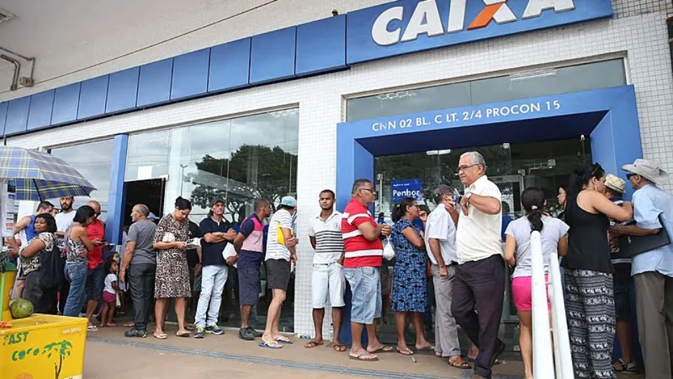 Governo prorroga para perto das eleições prazo para atualização do Cadastro Único. Fila de espera aumenta 113%