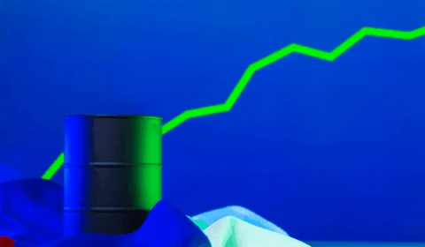 Petróleo sobe mais de 4% com incertezas sobre liberação do estreito de Hormuz