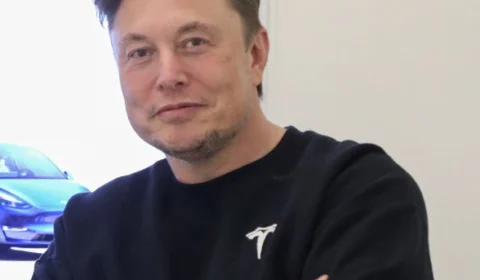 Elon Musk se torna o primeiro trilionário do mundo