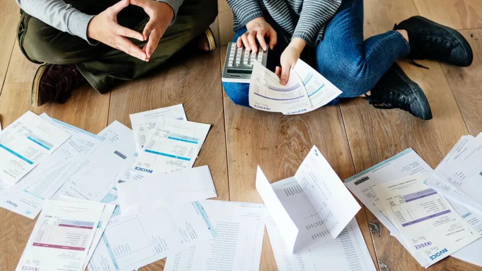 Endividamento das famílias brasileiras vai a 78% em 2022. Cartão de crédito foi responsável por 86% das dívidas