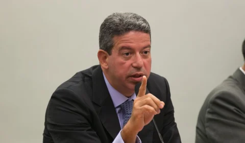 Após manobra de Lira, Câmara aprova PEC Eleitoral. MP-TCU vê fins eleitoreiros em proposta
