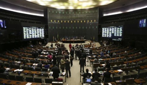 Orçamento público no Brasil é controlado pelo Congresso, que já responde por 24,5% do total