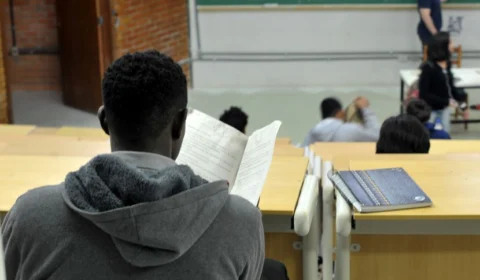 Crise econômica e corte de recursos do governo levam cotistas a abandonarem as universidades