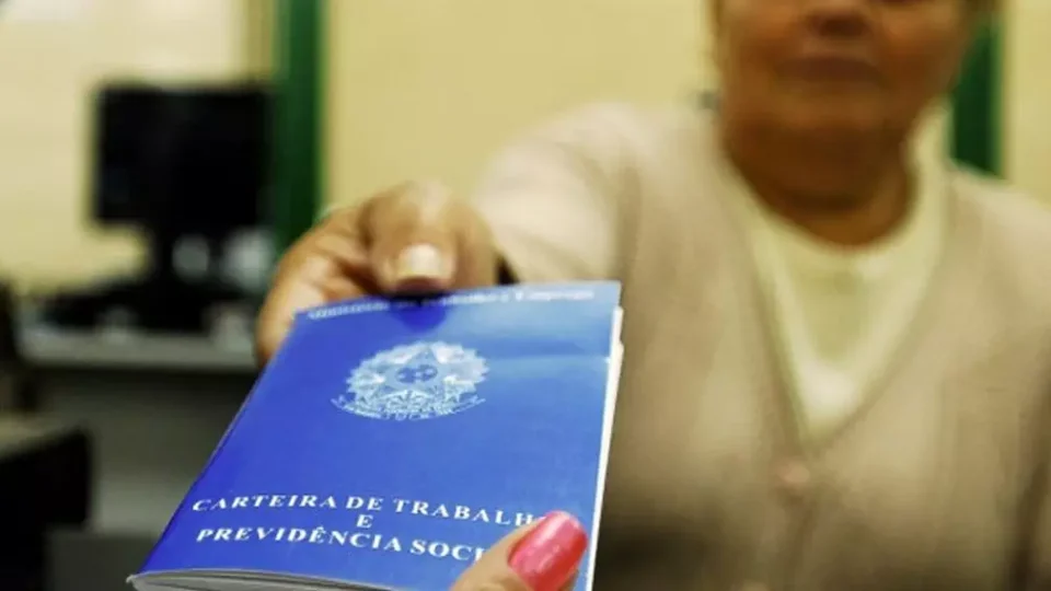 Desemprego fica em 5,4% no trimestre encerrado em janeiro; rendimento atinge recorde