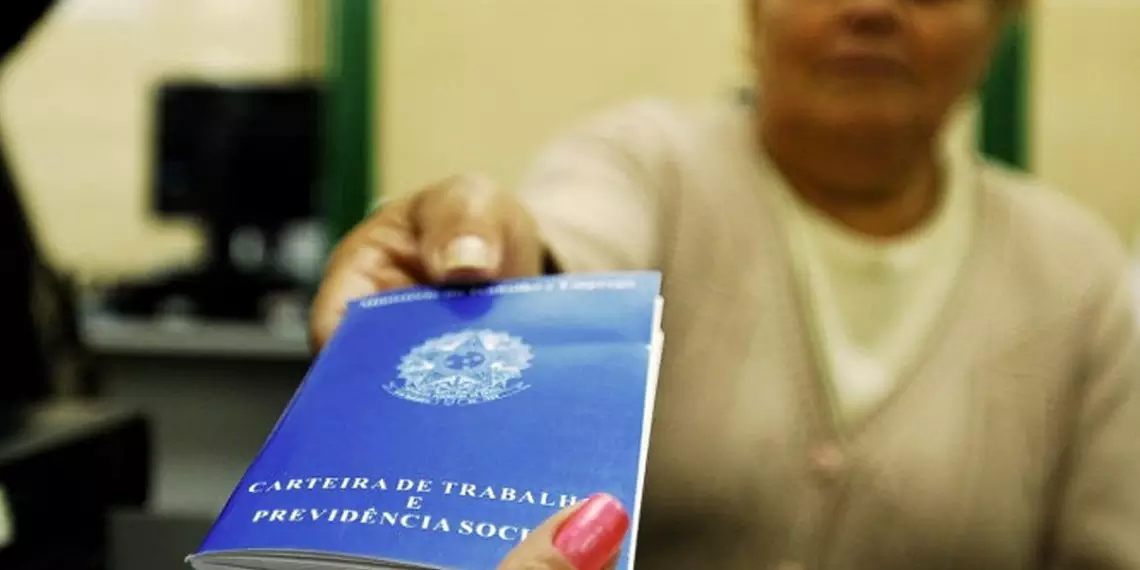 Bolsa família, carteira assinada, desemprego, emprego