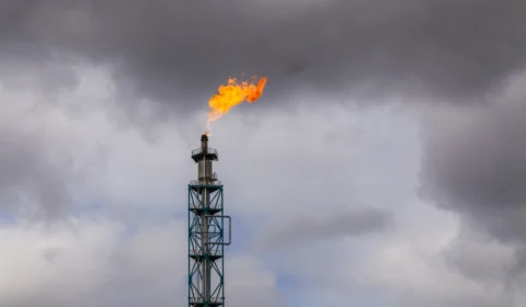 Produção de petróleo dos países da OPEP+ vai voltar aos níveis anteriores à pandemia