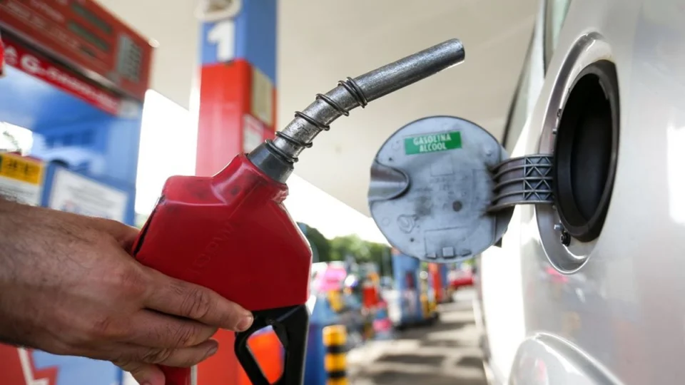 IPCA-15 fica em 0,35% em setembro, influenciado pela alta da gasolina