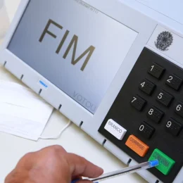 TSE recebe embaixadores nesta segunda para defender urna eletrônica