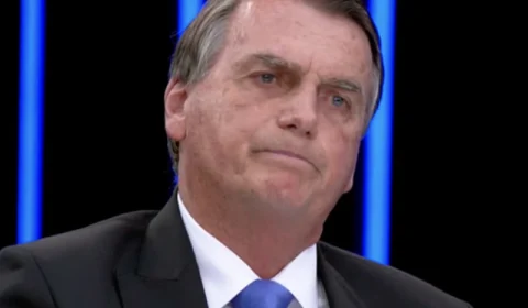 Bolsonaro deve anunciar novo pacote eleitoreiro a poucos dias do 2º turno. Especialistas veem crime eleitoral em ações do presidente