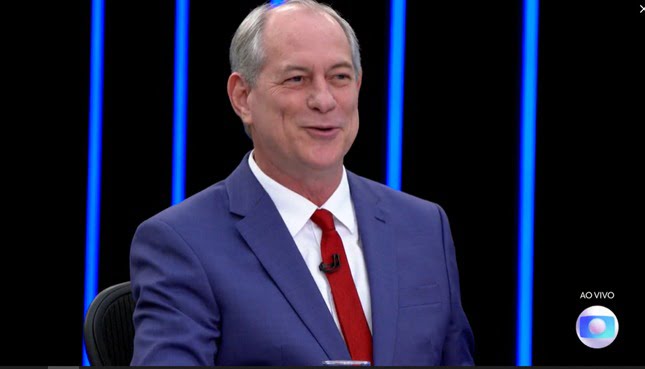 Ciro Gomes retorna ao PSDB, desafia PT e chacoalha xadrez eleitoral do Ceará