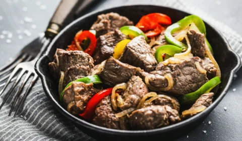 Preço da arroba do boi cai 30% neste ano, enquanto o preço da carne no mercado diminui 12%. Entenda o motivo