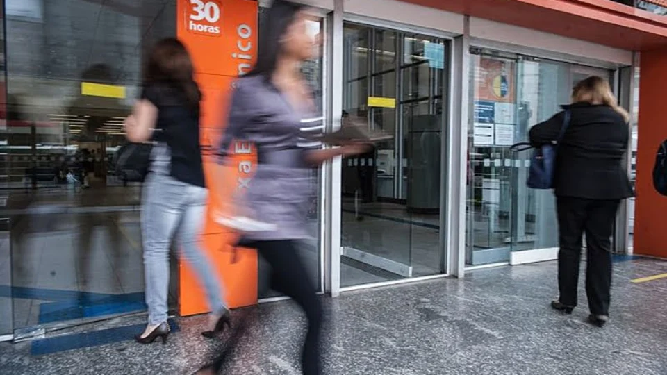 Lucro dos bancos privados atingiu a ‘escandalosa’ marca de R$ 67,1 bi em 2023