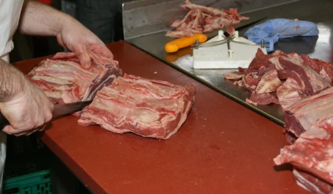 Alta da carne nos EUA leva Trump a mirar frigoríficos; JBS e Marfrig são alvos