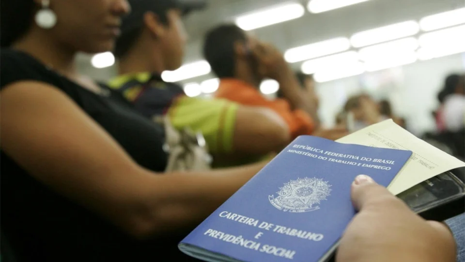 Desemprego sobe para 6,1% no início de 2026, mas mantém menor nível histórico