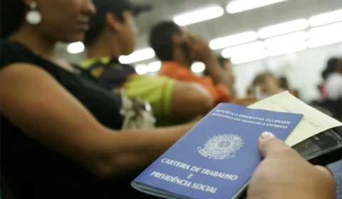 Desemprego sobe para 5,8% no início de 2026, mas renda recorde ameniza cenário